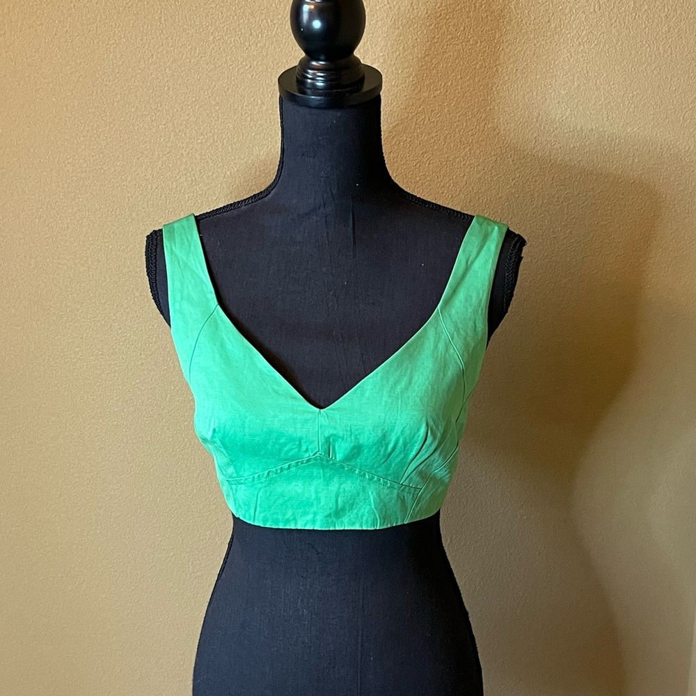 BCBG vibrant green crop top. Size 4. NWT